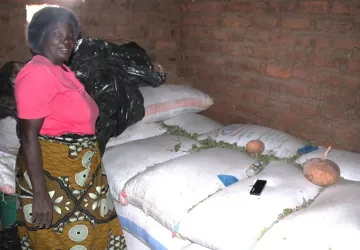 Sara Phiri in her farm store house. Photo: World Bank